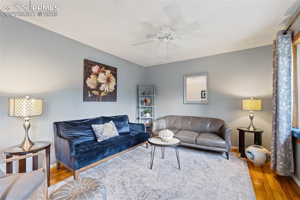 Image 5 of 45: Neutral decor throughout