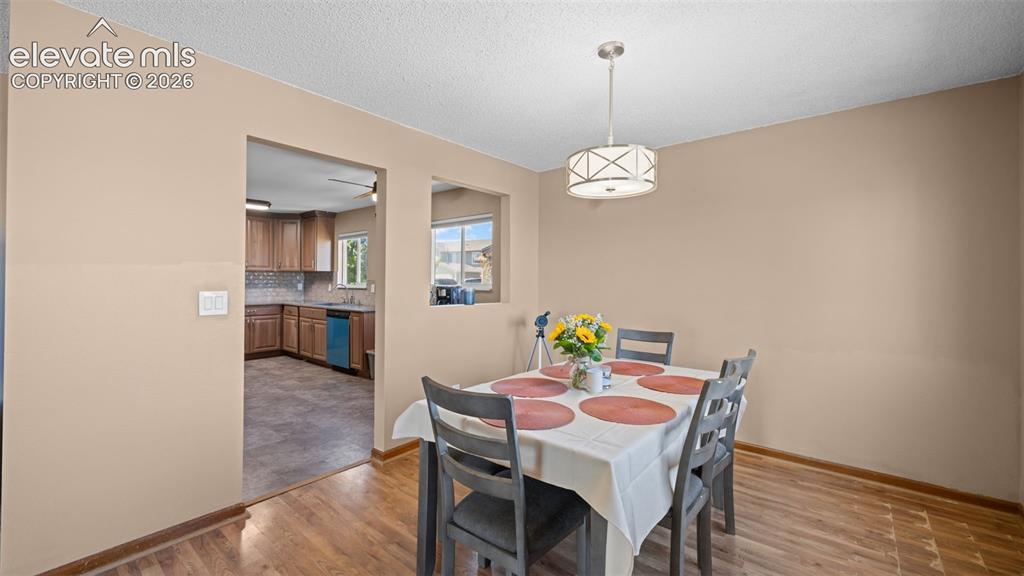 Image 10 of 31: Dining Area
