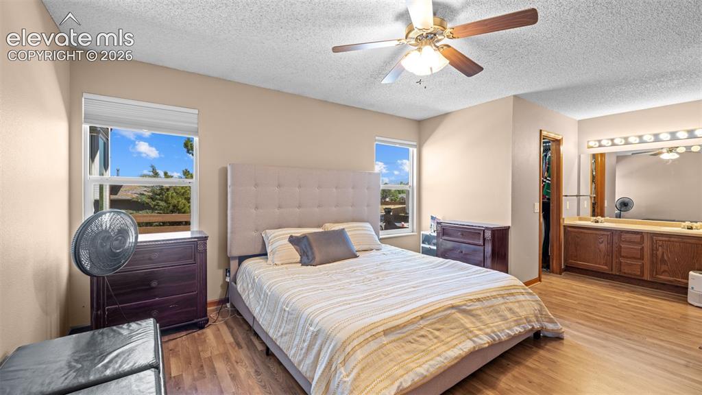 Image 13 of 31: Bedroom