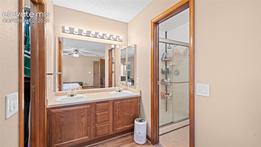 Image 15 of 31: Bathroom