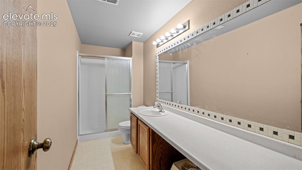 Image 21 of 31: Bathroom