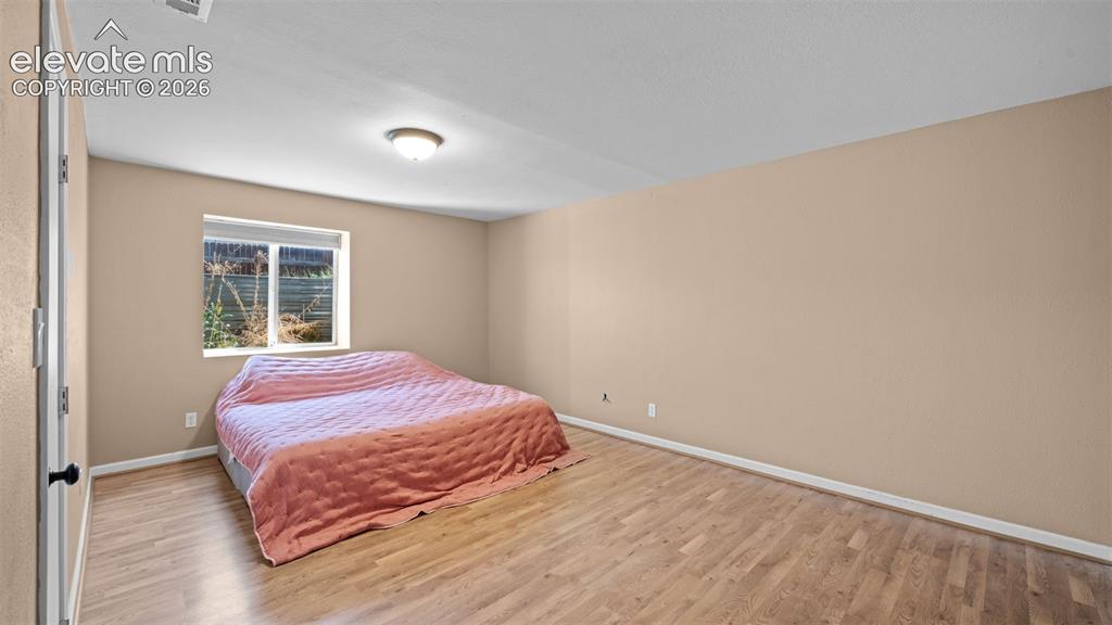 Image 22 of 31: Bedroom