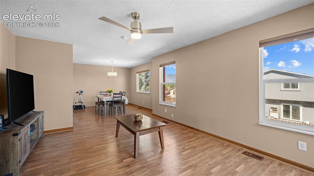 Image 4 of 31: Living Room