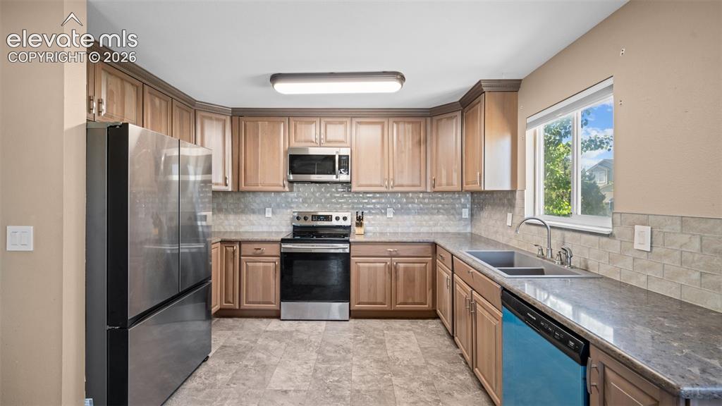 Image 6 of 31: Kitchen