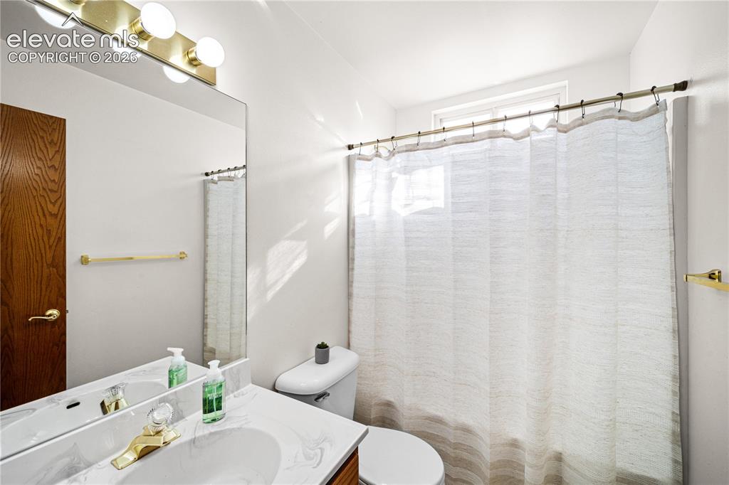 Image 17 of 23: Bathroom
