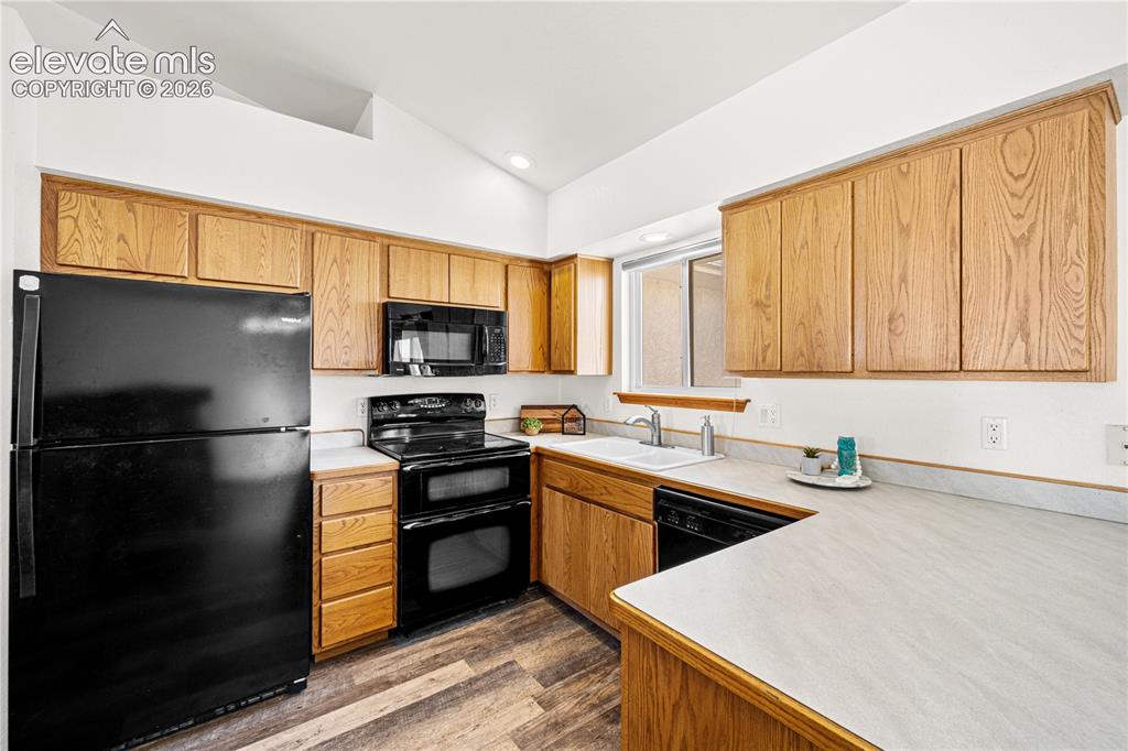 Image 5 of 23: Kitchen