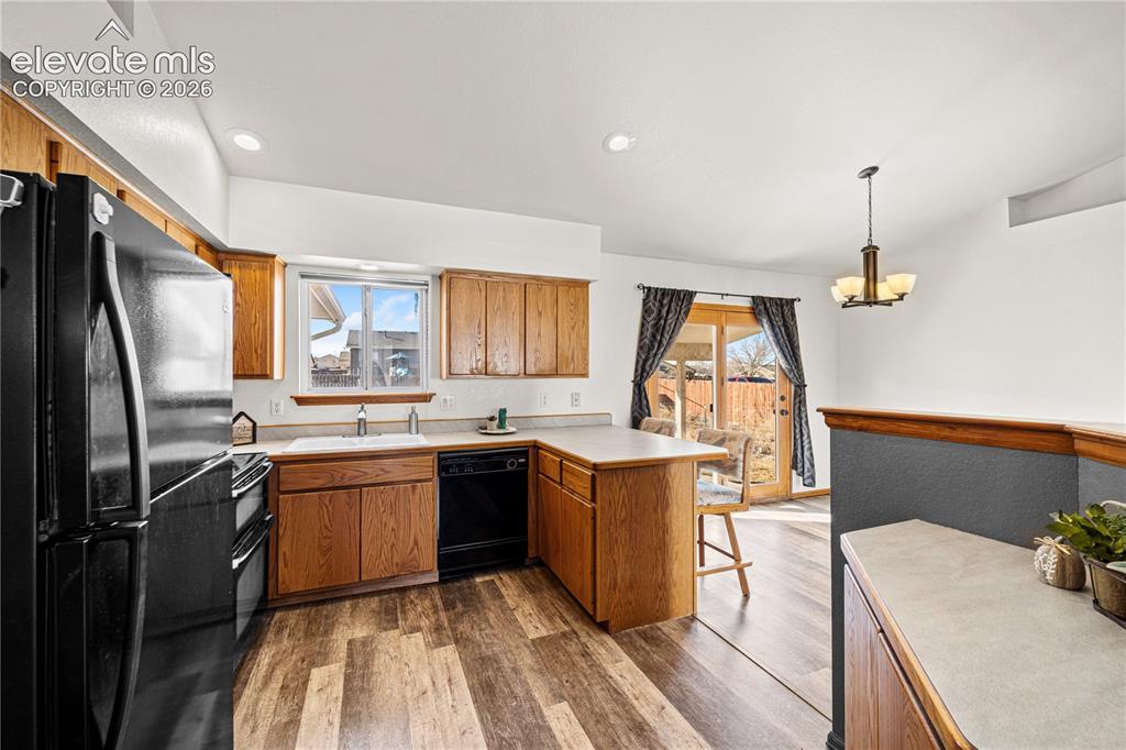 Image 6 of 23: Kitchen