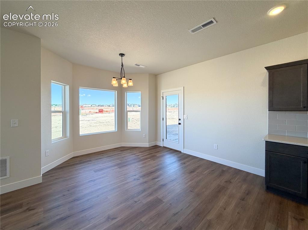 Image 2 of 26: Dining Area