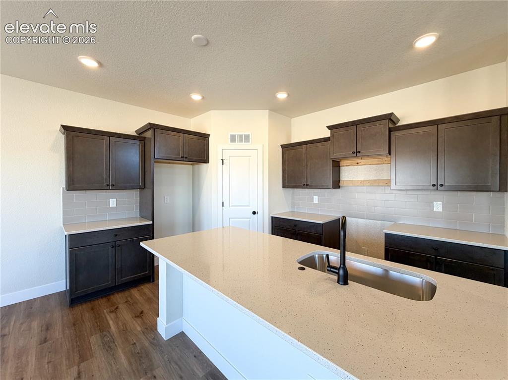 Image 7 of 26: Kitchen