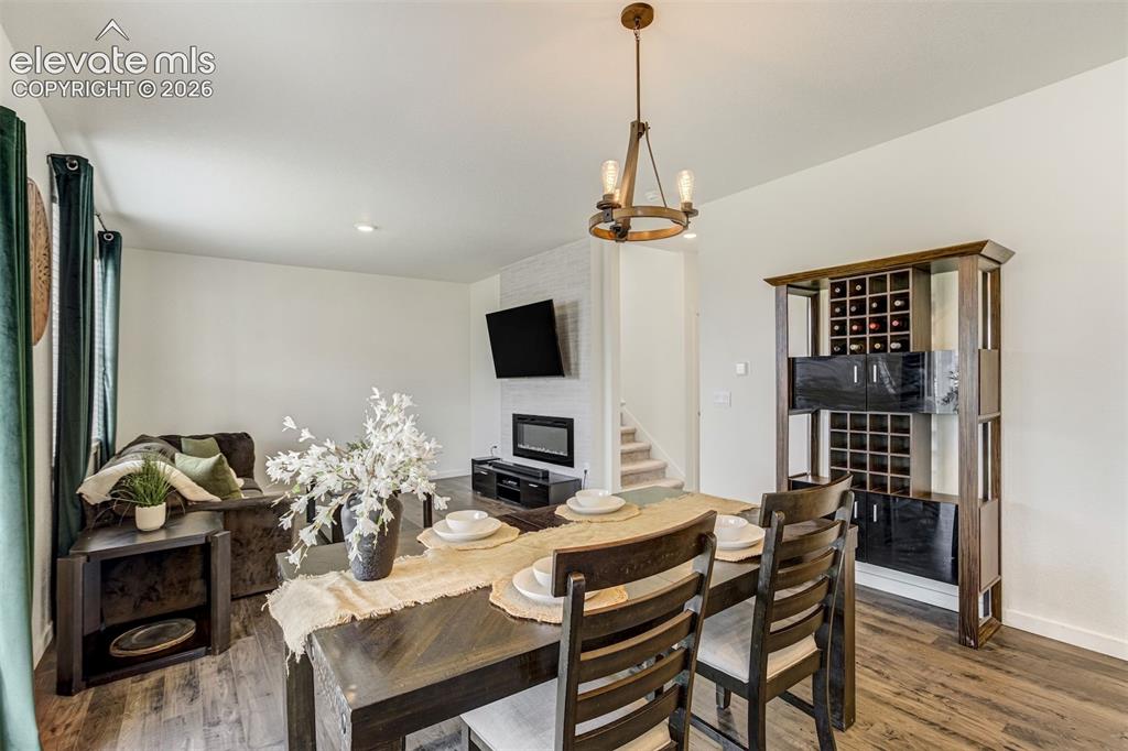 Image 10 of 49: Dining Area