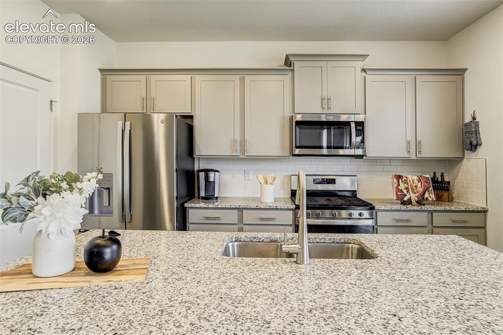 Image 12 of 49: Kitchen