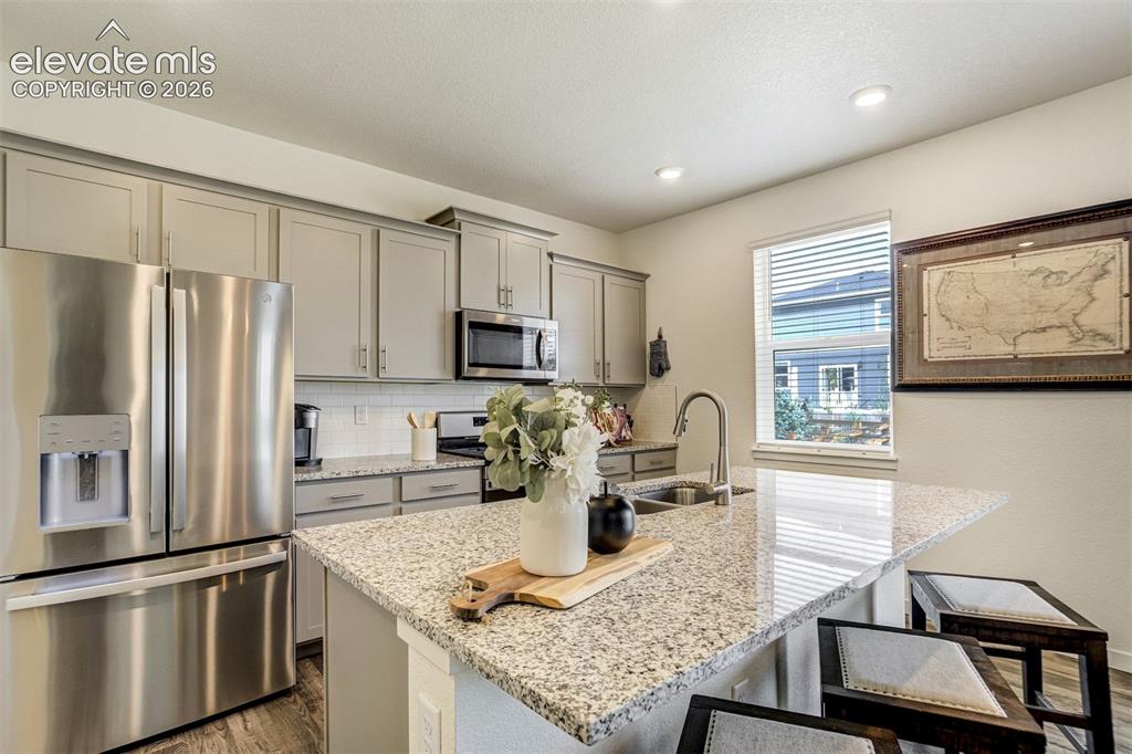 Image 14 of 49: Kitchen