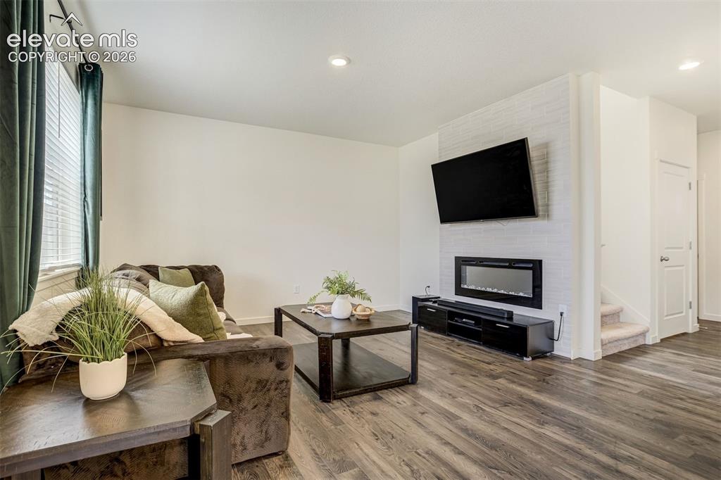 Image 15 of 49: Living Room