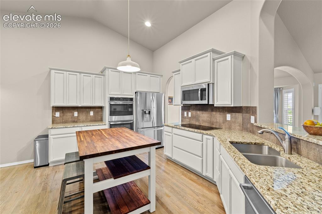Image 8 of 49: Dining Area