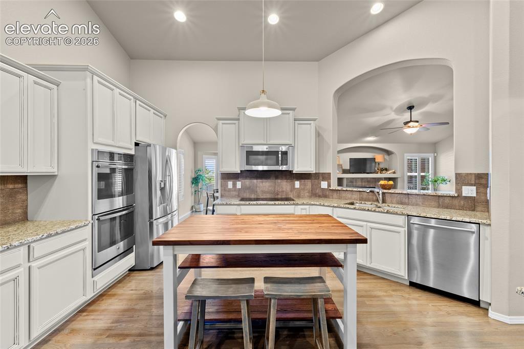 Image 9 of 49: Kitchen