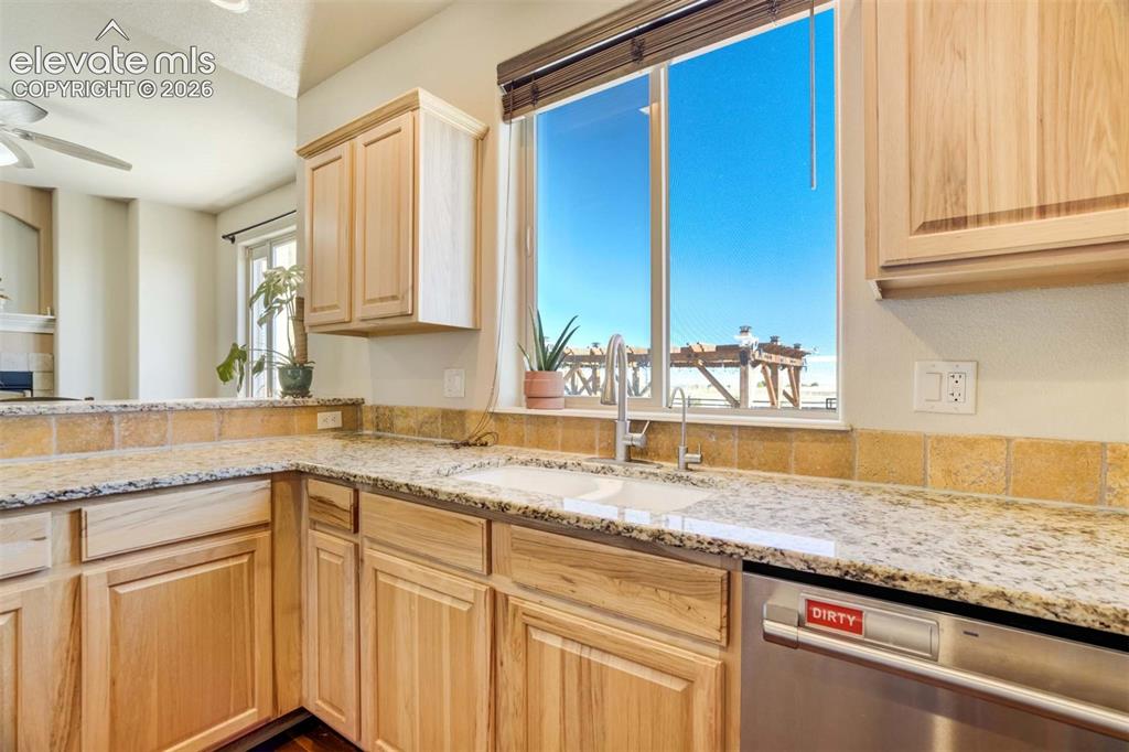 Image 14 of 48: Kitchen