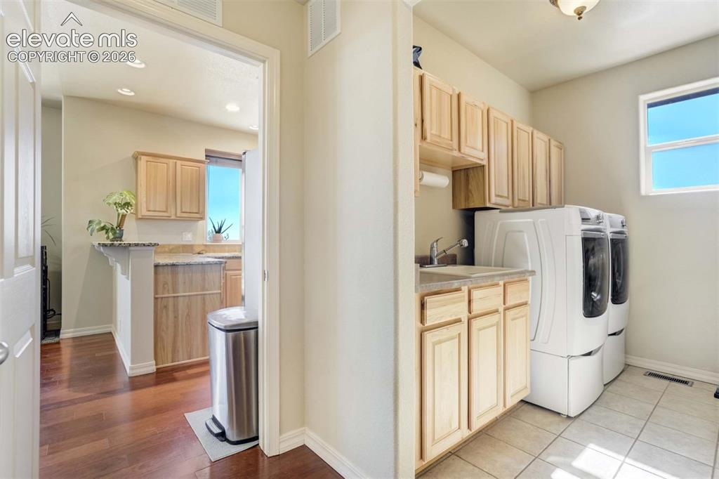 Image 16 of 48: Kitchen