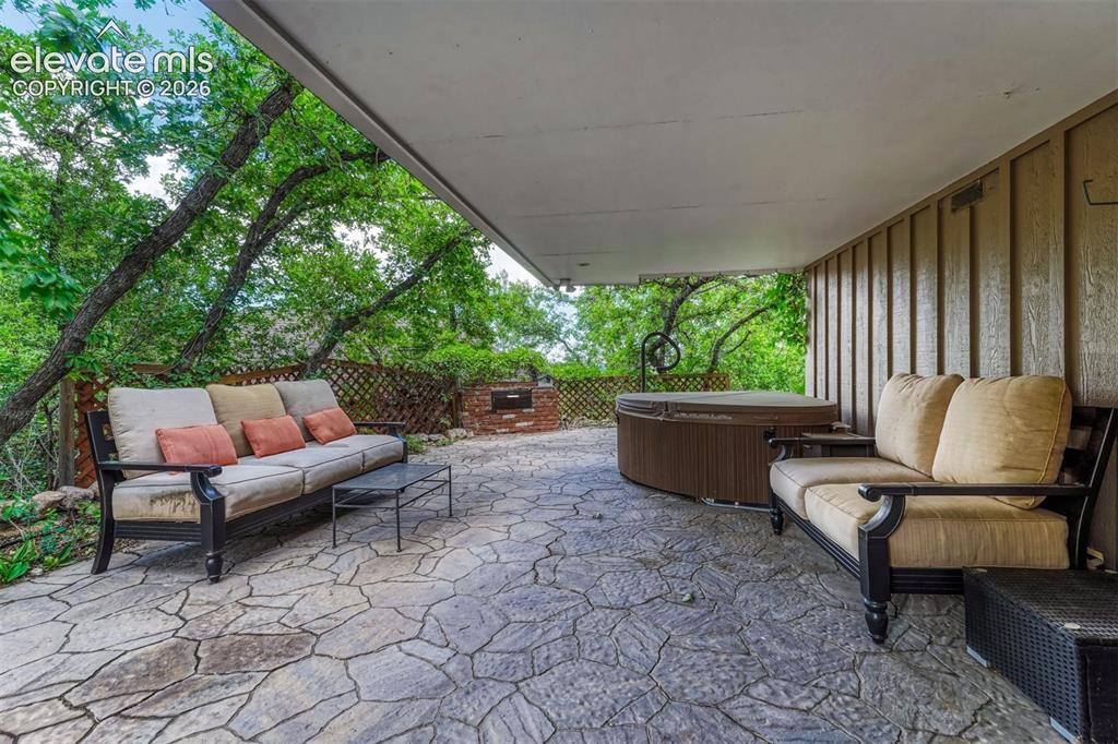 Image 10 of 50: Patio