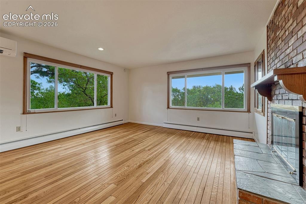 Image 15 of 50: Living Room