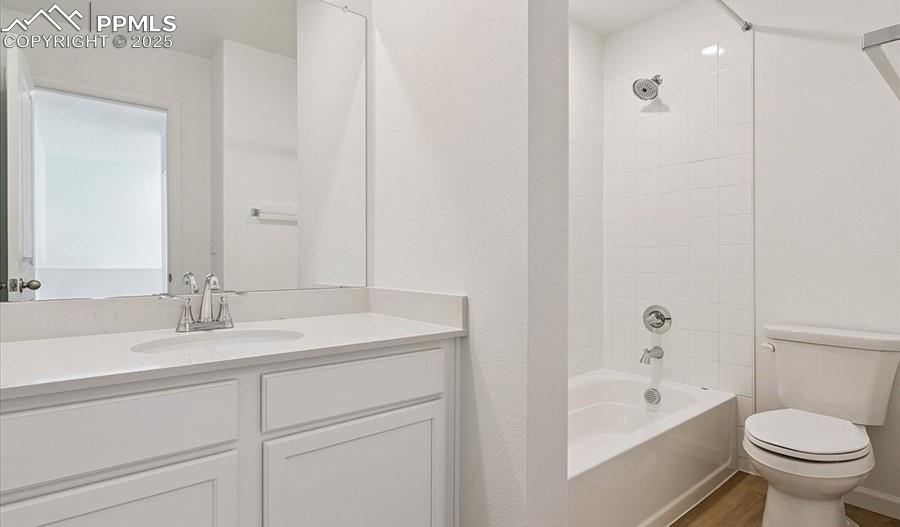 Image 12 of 16: Bathroom