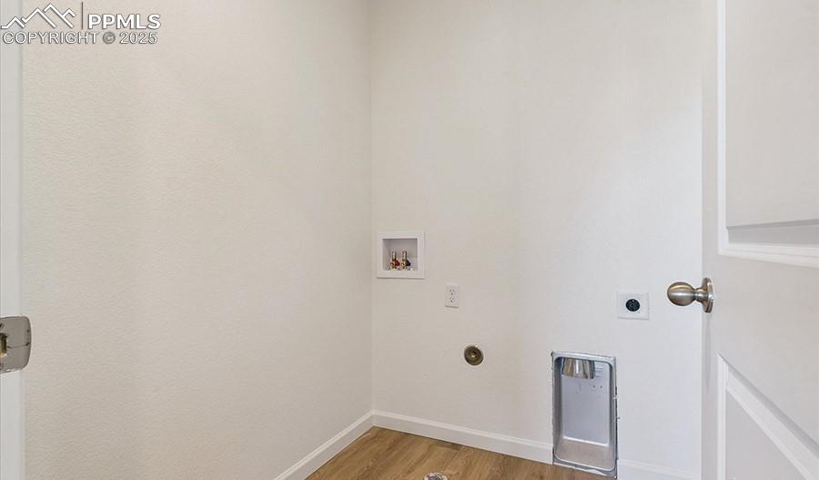 Image 13 of 16: Laundry