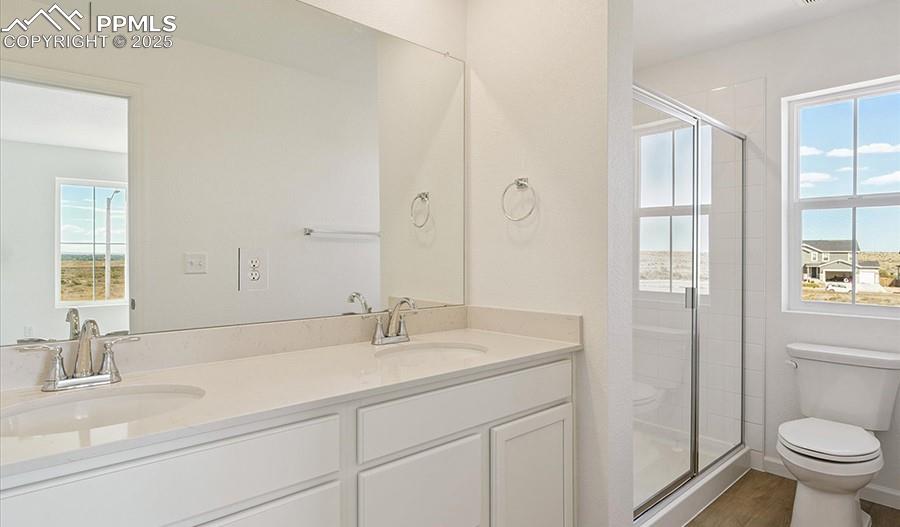 Image 9 of 16: Bathroom