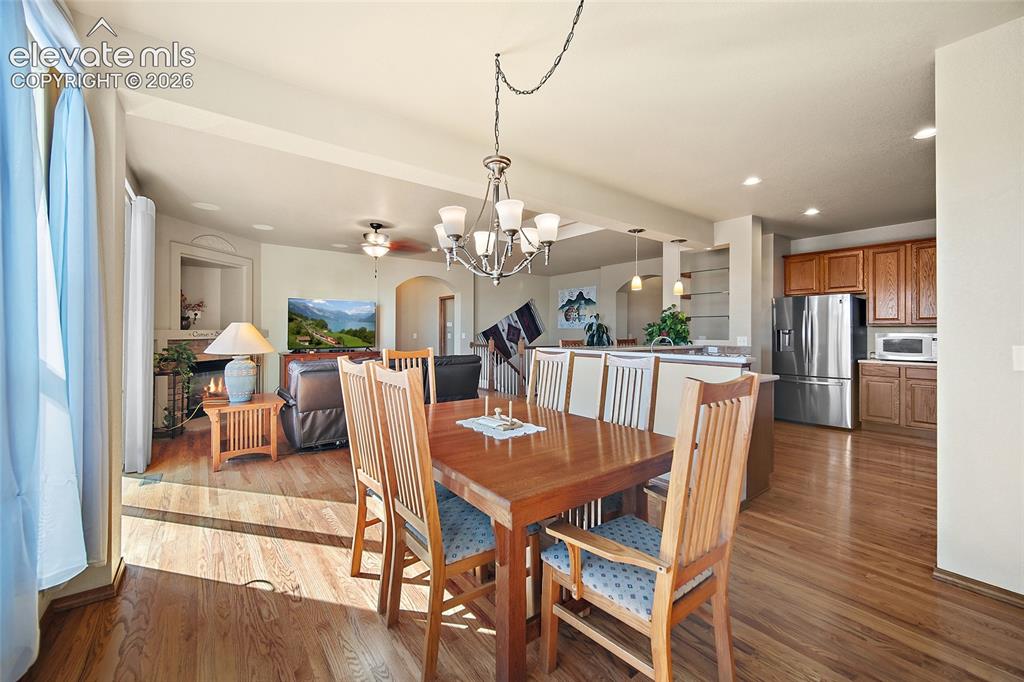 Image 11 of 44: Dining Area