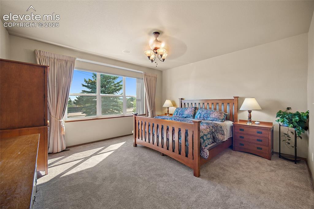 Image 14 of 44: Bedroom