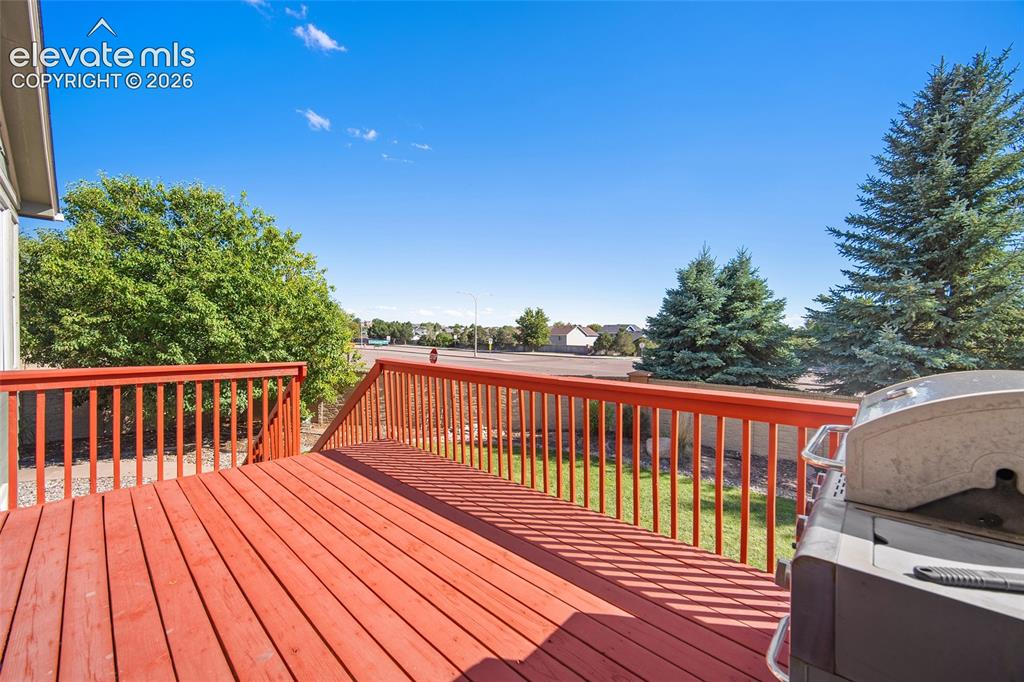 Image 37 of 44: Deck