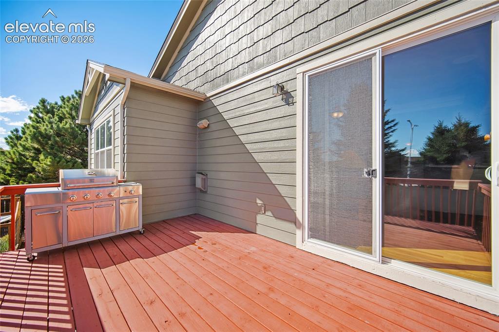 Image 38 of 44: Deck