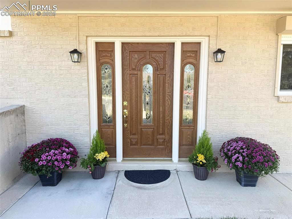 Image 2 of 32: Doorway to property