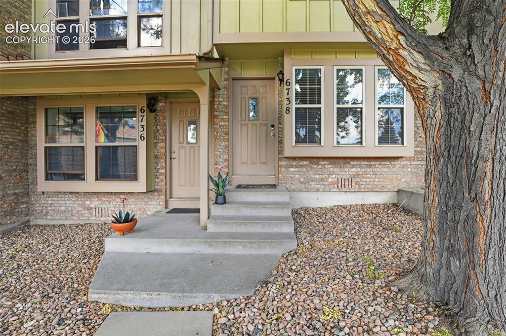 Image 48 of 49: Front entryway