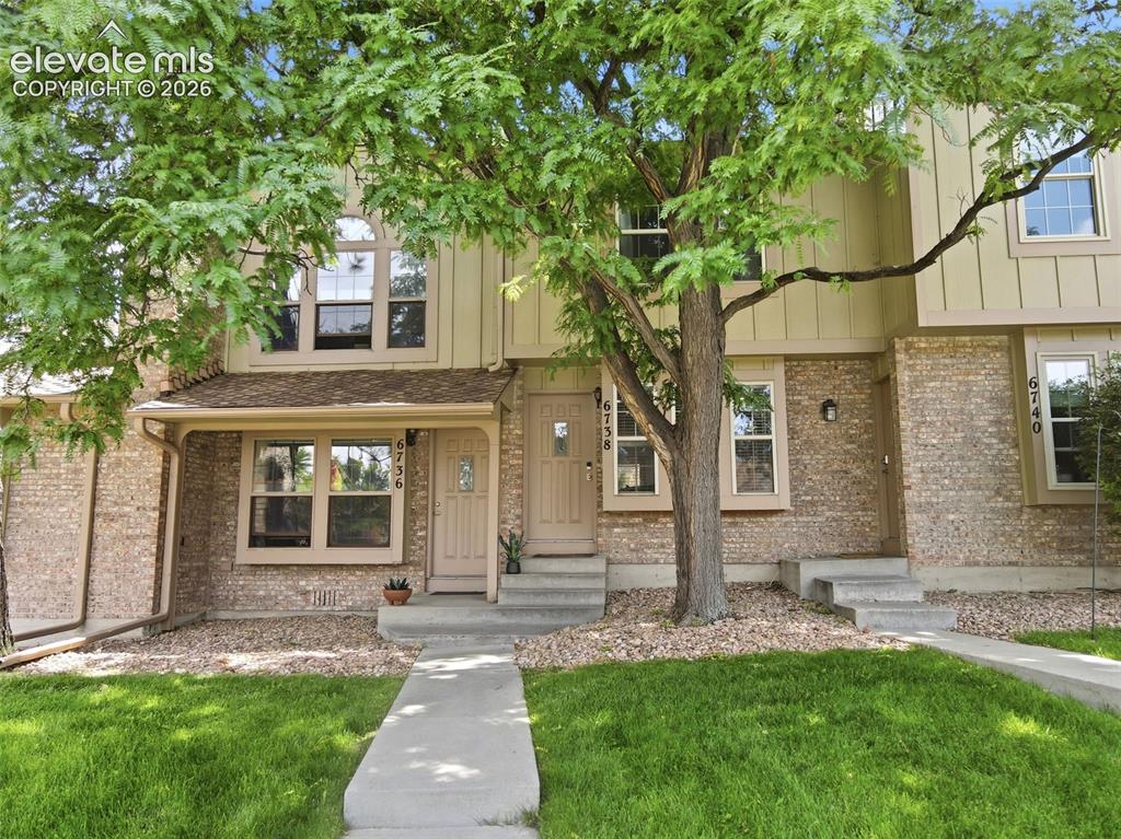 Image 49 of 49: Well-maintained townhome in the Discovery at Ravencrest community.