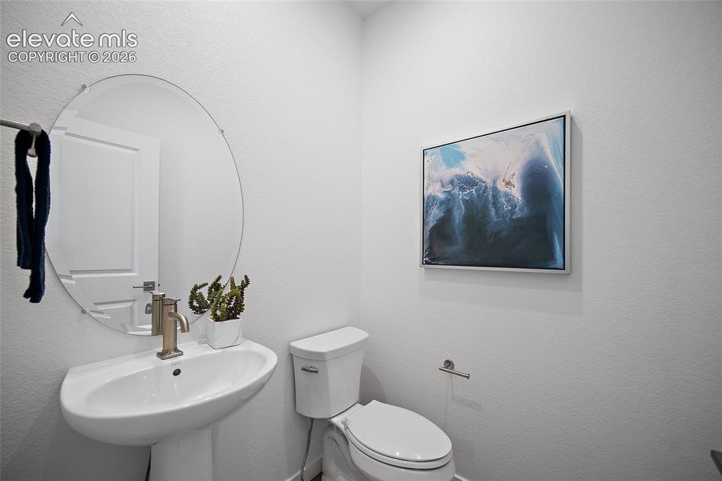 Image 13 of 30: Bathroom