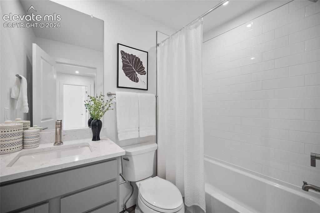 Image 14 of 30: Bathroom