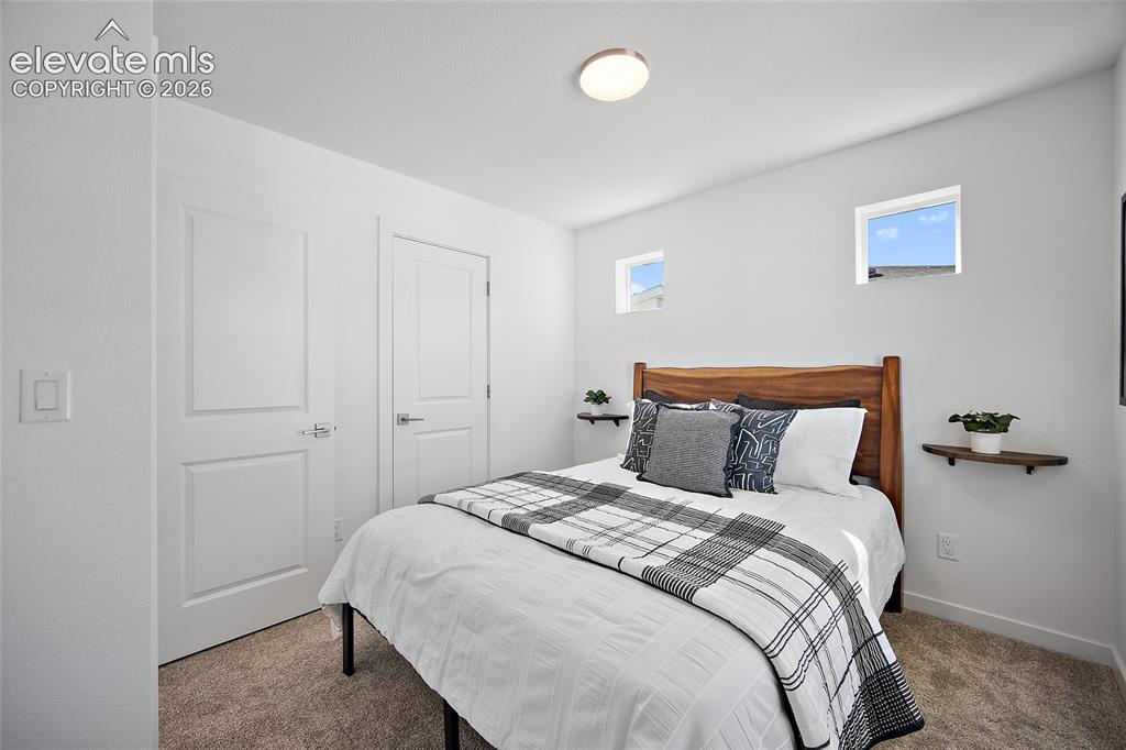 Image 18 of 30: Bedroom