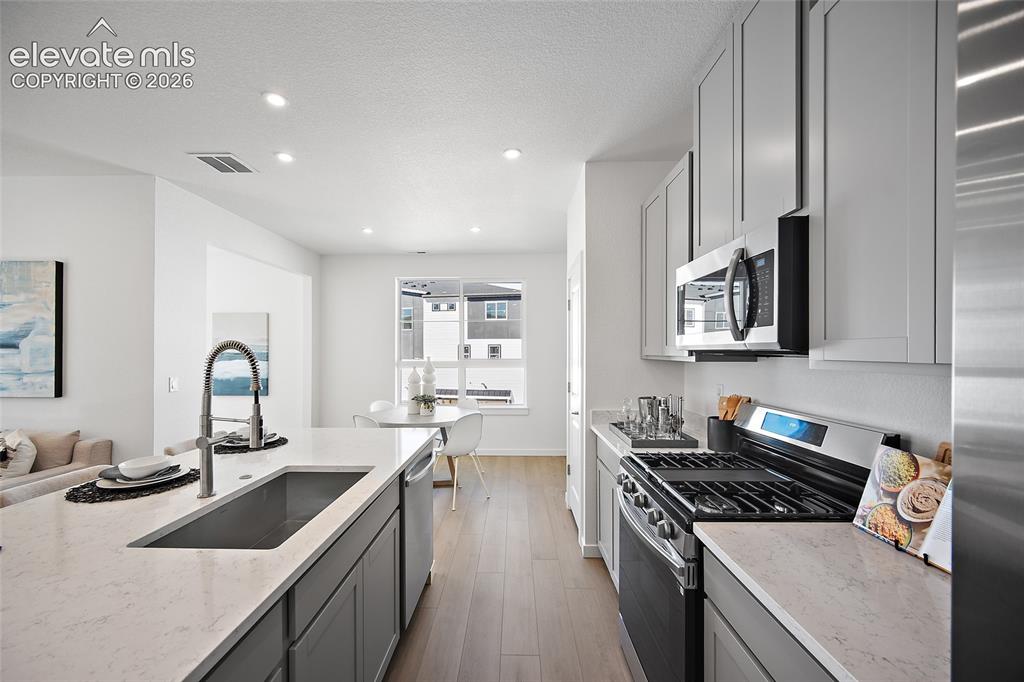 Image 5 of 30: Kitchen