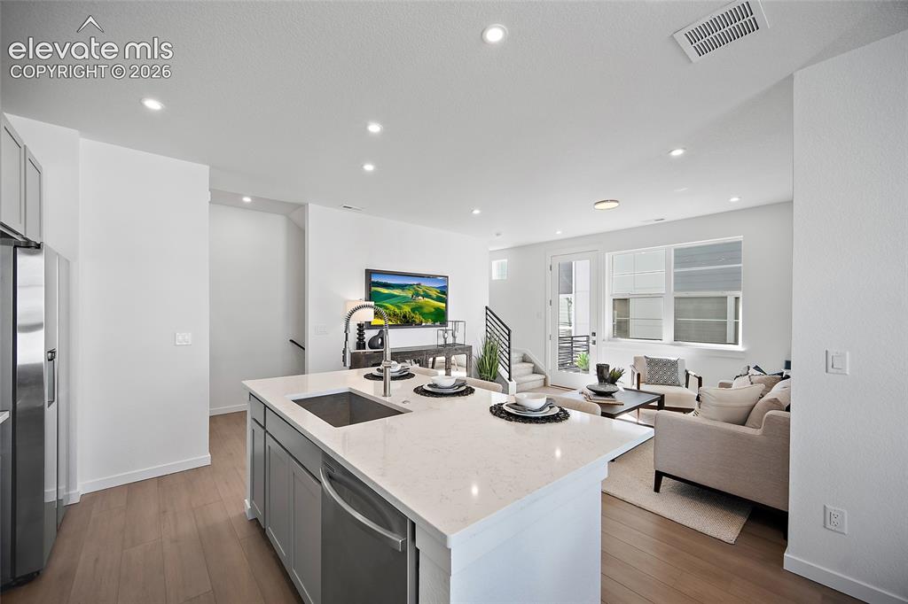 Image 9 of 30: Kitchen