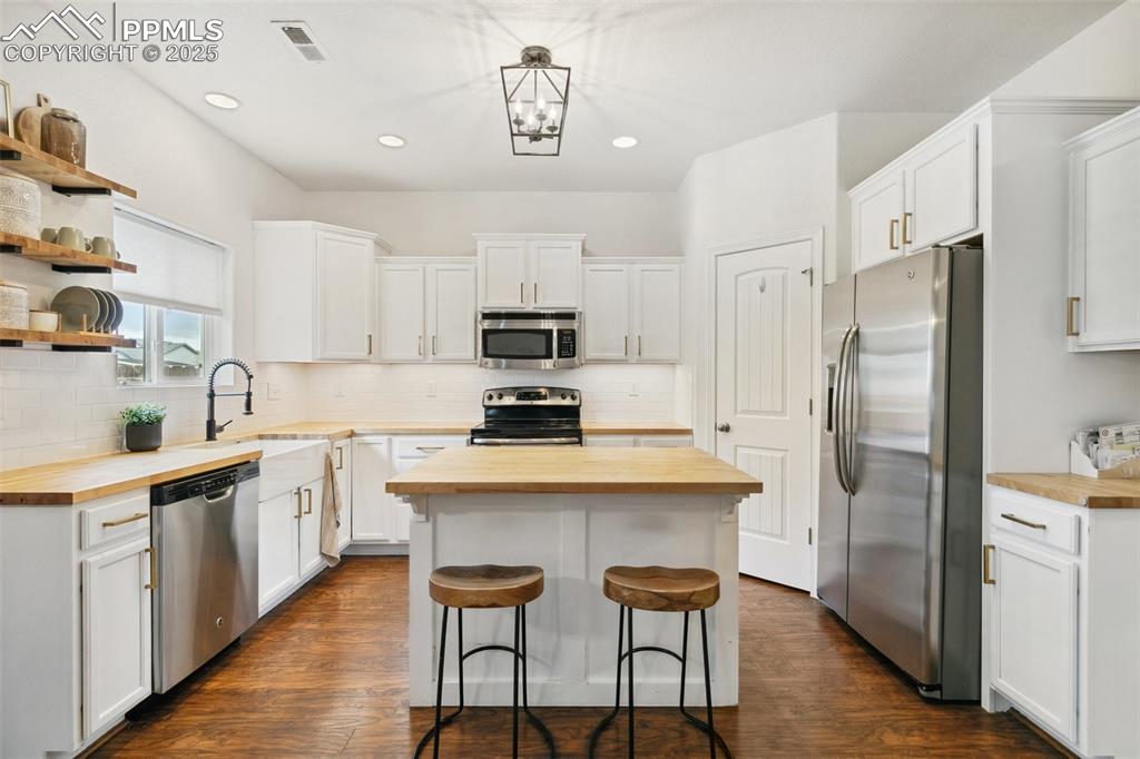 Image 10 of 38: Kitchen