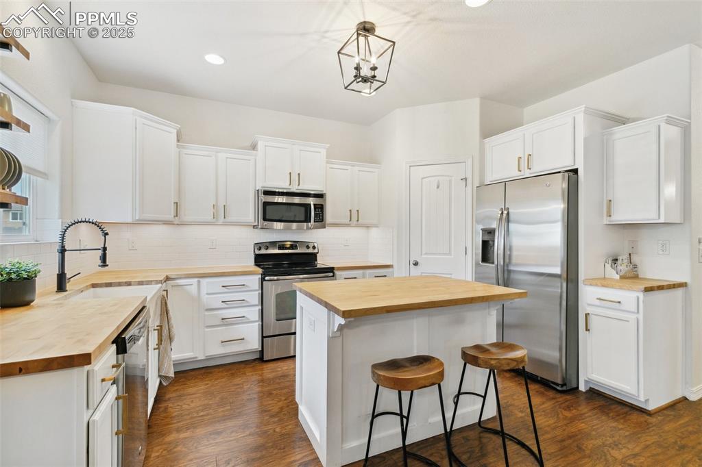 Image 11 of 38: Kitchen