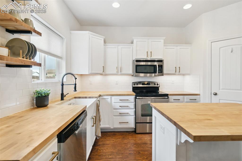 Image 12 of 38: Kitchen