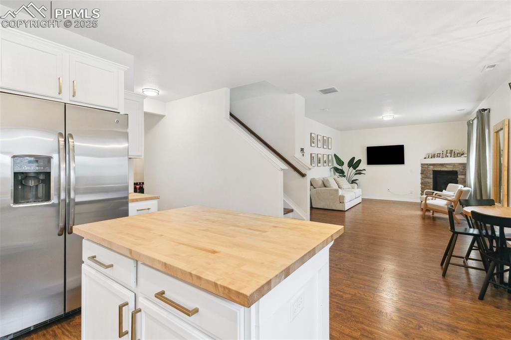 Image 13 of 38: Kitchen