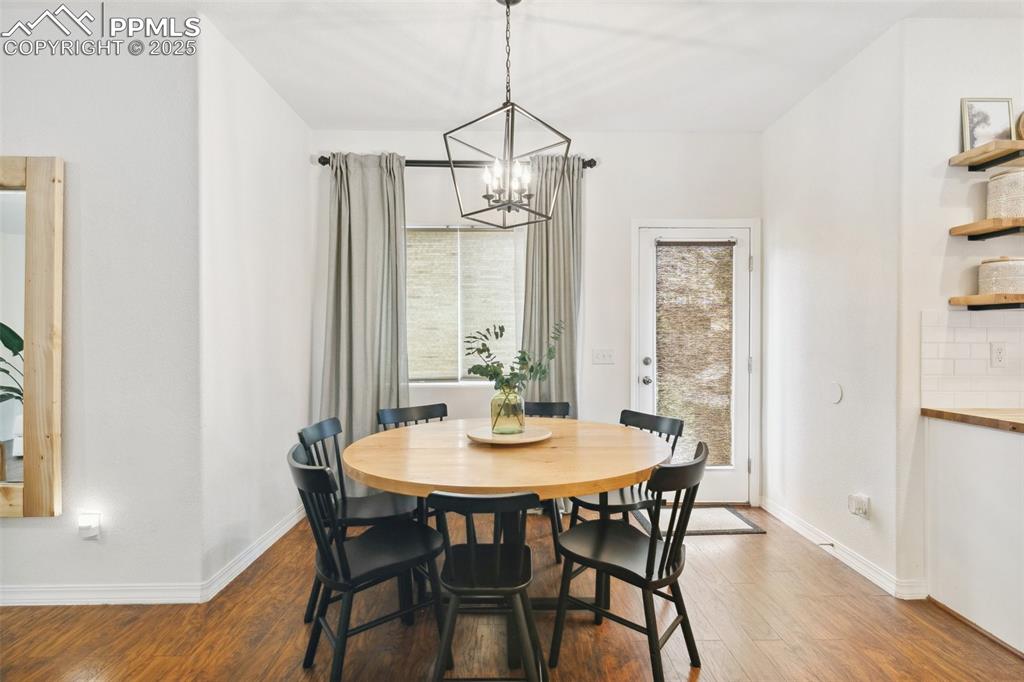 Image 16 of 38: Dining Area