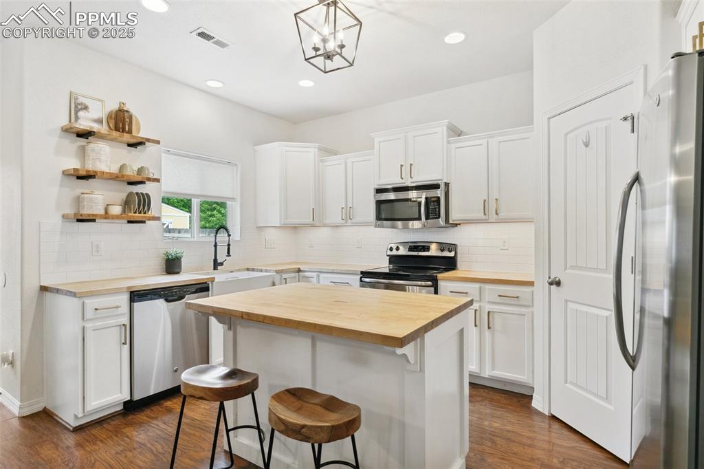 Image 9 of 38: Kitchen