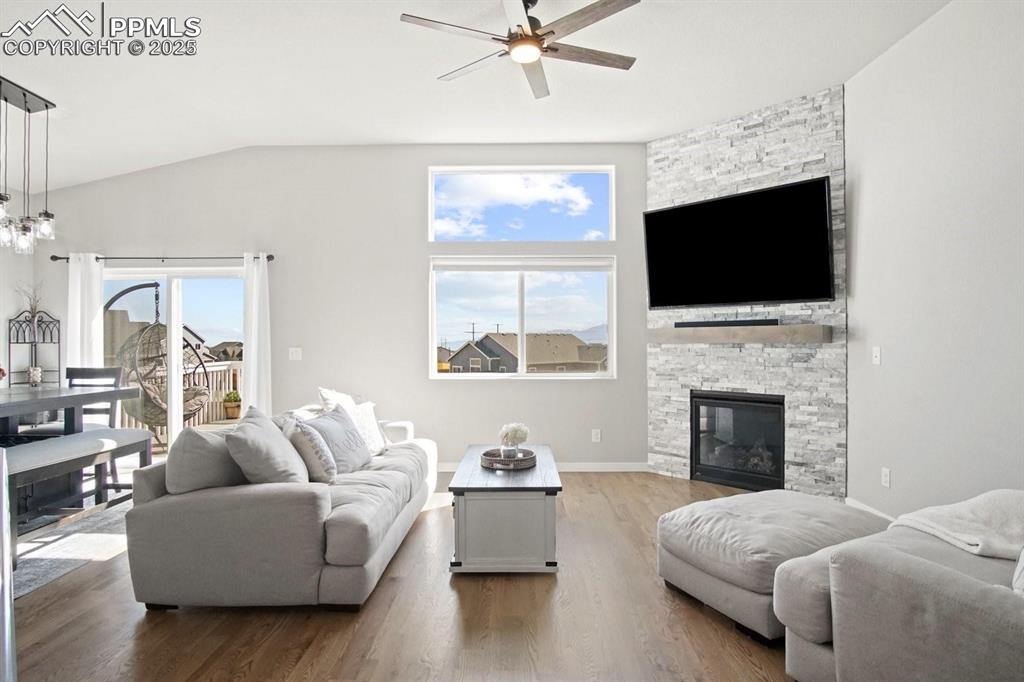Image 12 of 36: Living Room