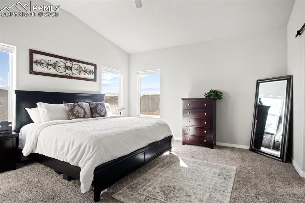 Image 14 of 36: Bedroom