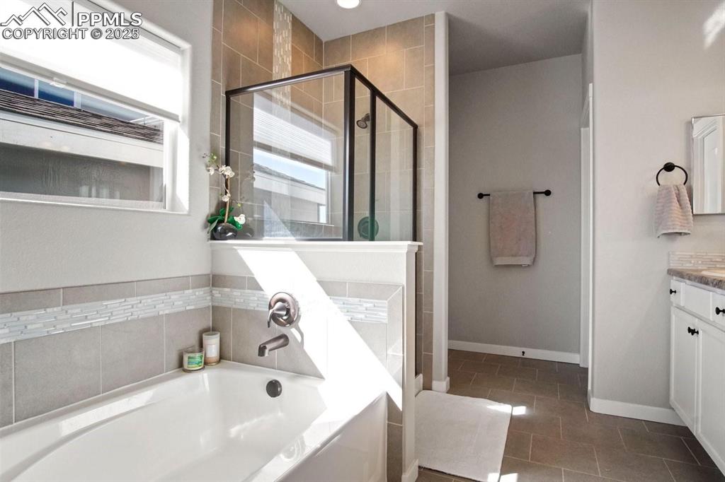 Image 17 of 36: Bathroom