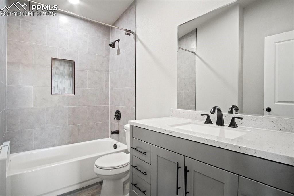 Image 35 of 36: Bathroom