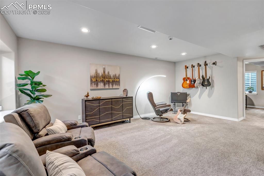 Image 23 of 35: Family Room