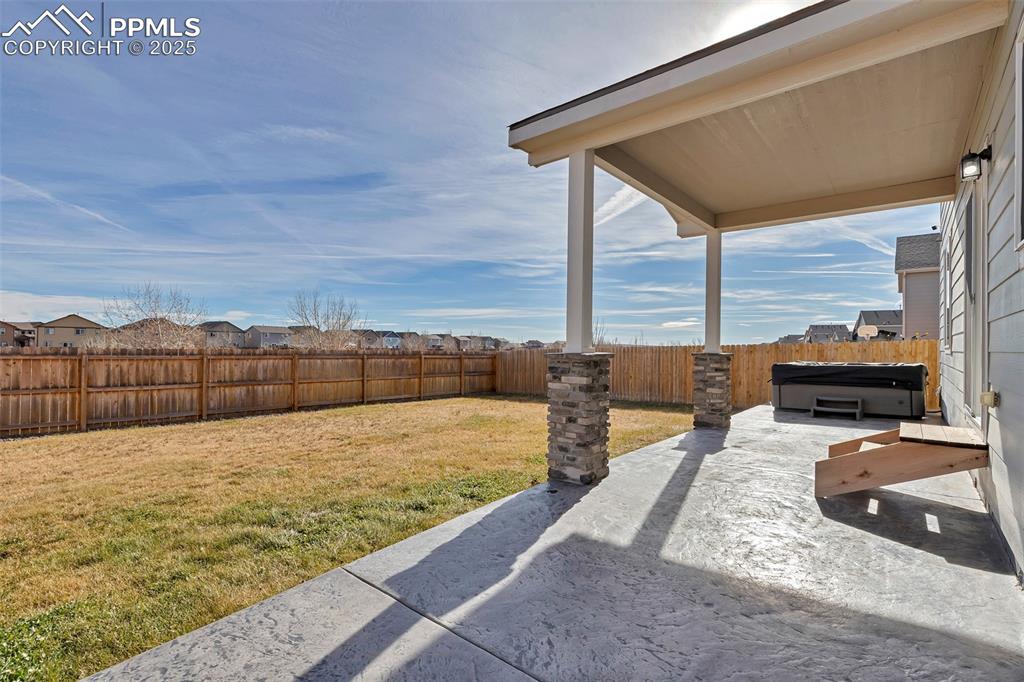 Image 34 of 35: Yard